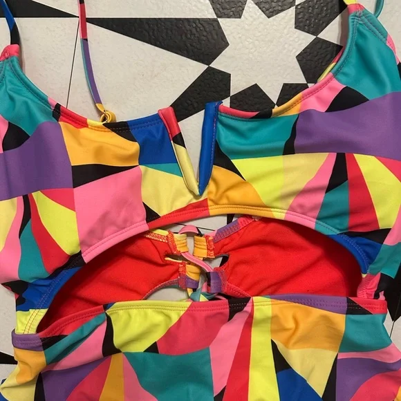 NWOT Geo Cut Out One Piece Swimsuit - Picture 6 of 8